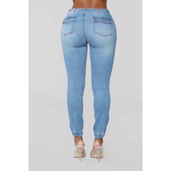 Fashion Nova “Best in Class High Rise Cargo Jeans” - Picture 5 of 8